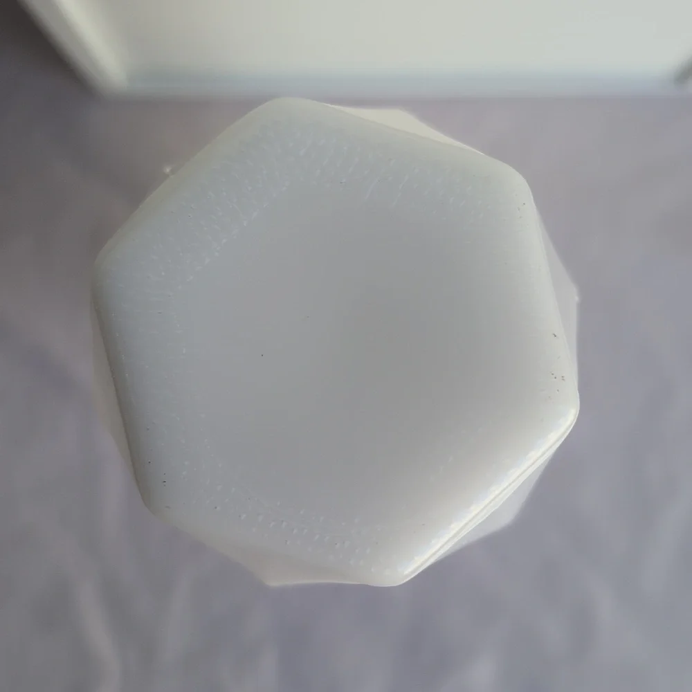 Vintage white milk glass bud vase - Picture 3 of 3